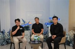 <b>证书颁布取牌匾授予两</b>